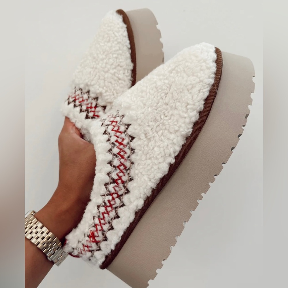 Sherpa Platform Braid Slippers. Cream *These are a size 10 but will fit a size 9